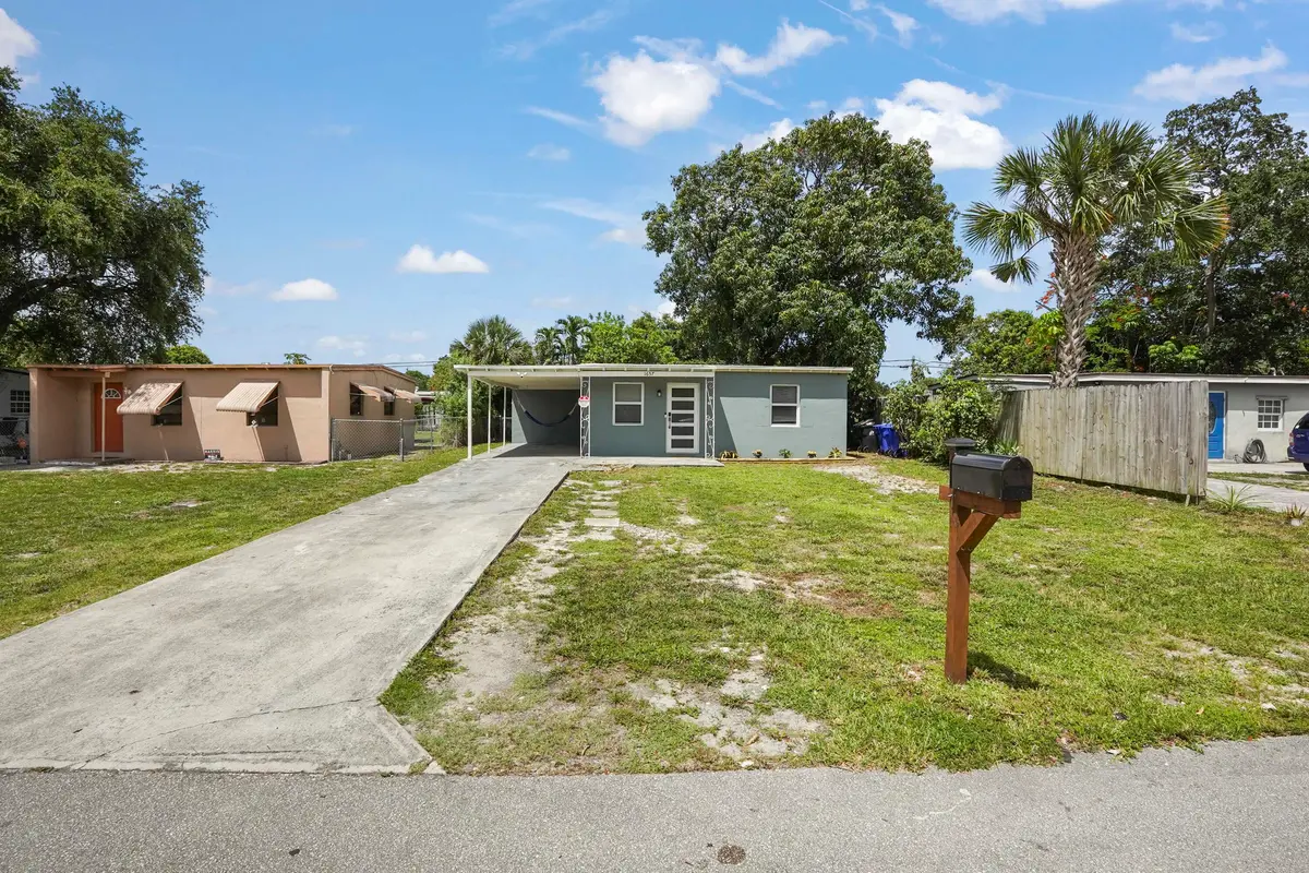 01 Front 01 at 1657 Lauderdale Manor Drive, Fort Lauderdale