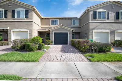 2218 SW Marshfield Court, Port St. Lucie – Townhouse for sale