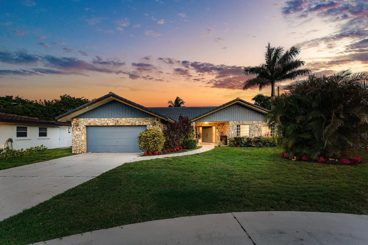 Twilight front at 1006 SE 6th Street, Deerfield Beach