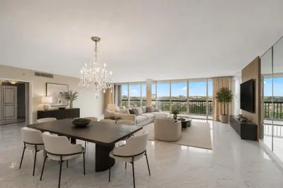 2480 Presidential Way 704, West Palm Beach – Condominium for sale