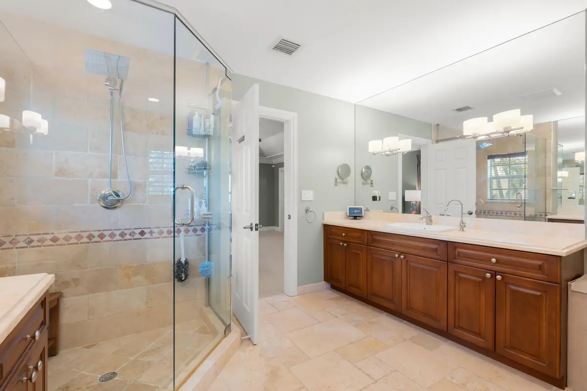 39-web-or-mls-633 NE 20th St, Wilton Man at 633 NE 20th Street, Wilton Manors