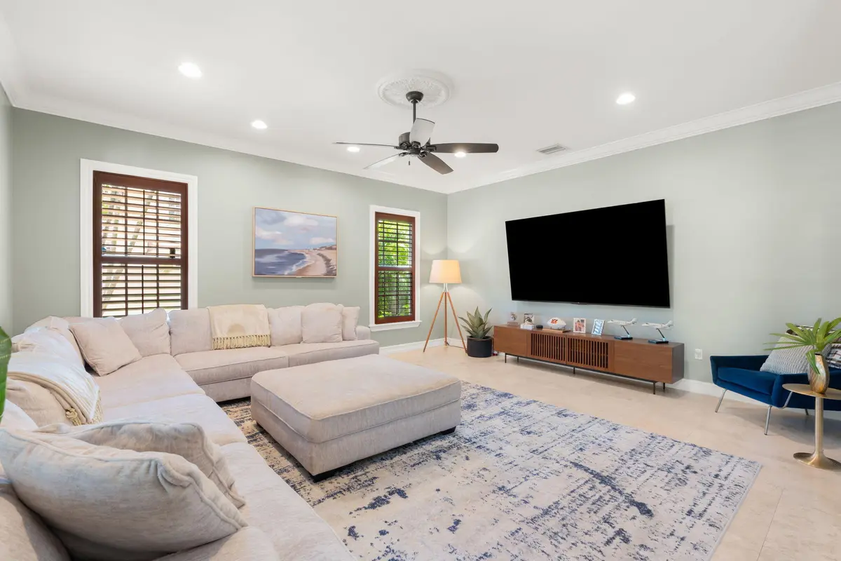 14-web-or-mls-633 NE 20th St, Wilton Man at 633 NE 20th Street, Wilton Manors