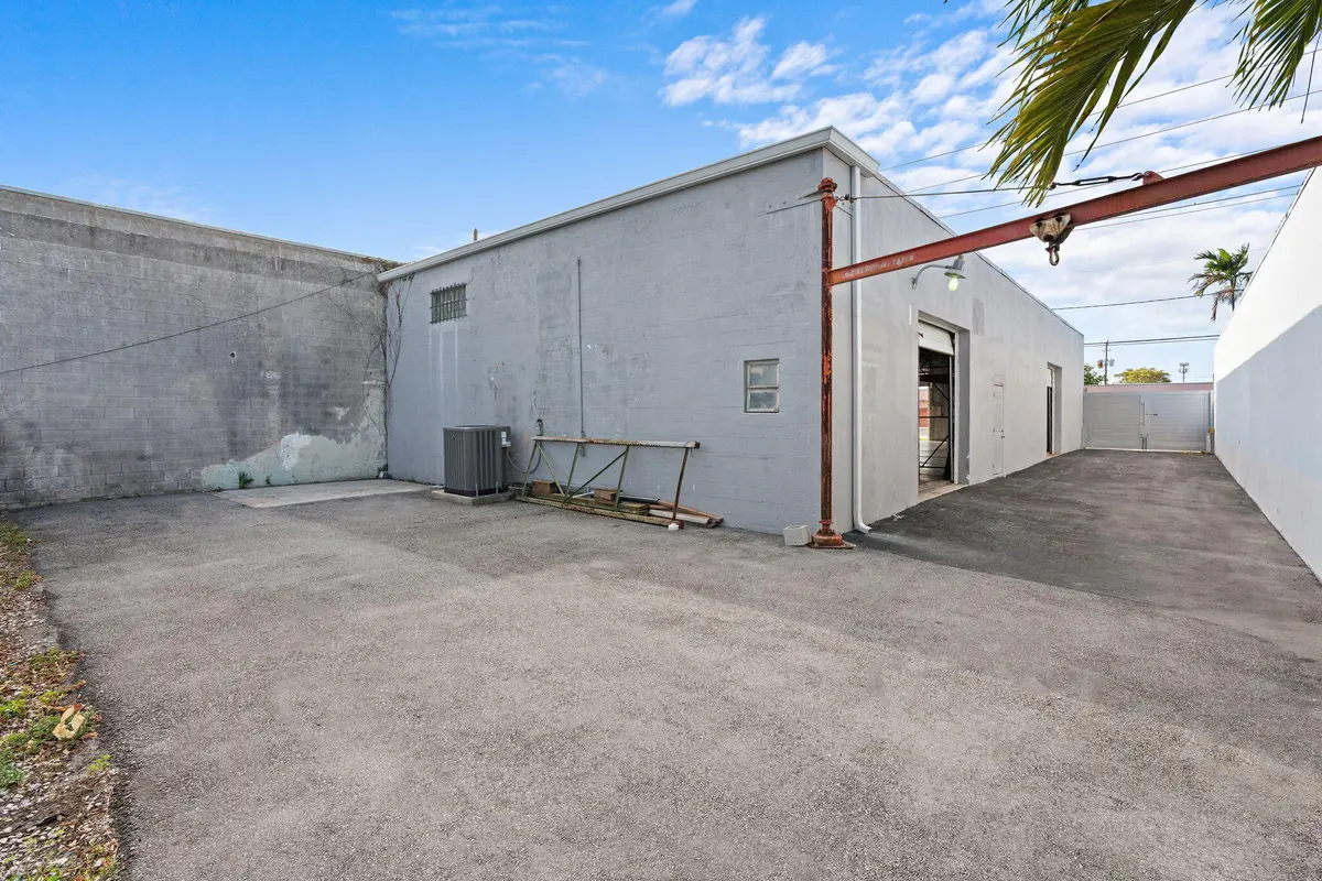 18-web-or-mls-270 SW 33rd St, Fort Laude at 270 SW 33rd Street, Fort Lauderdale
