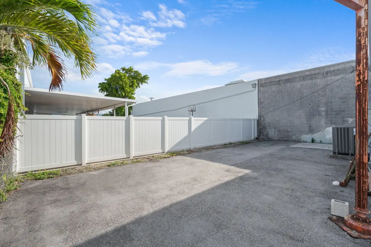 19-web-or-mls-270 SW 33rd St, Fort Laude at 270 SW 33rd Street, Fort Lauderdale