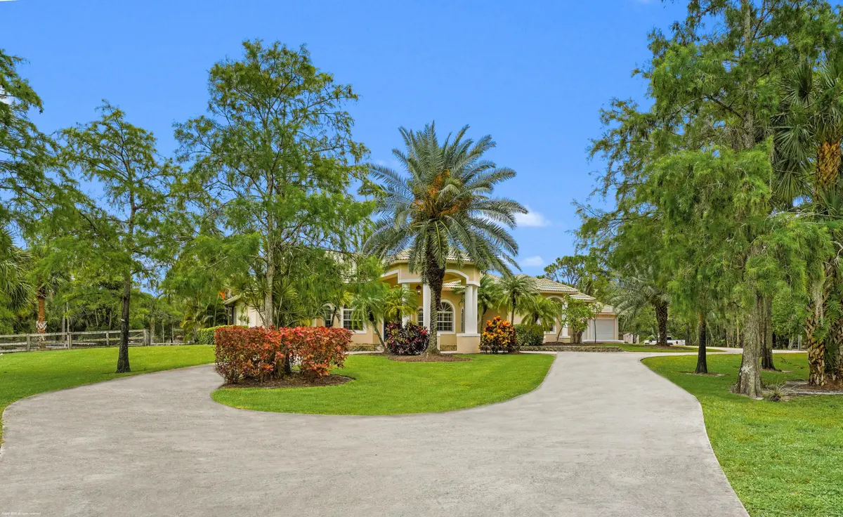 Circular drive at main house at 2560 Buck Ridge Trail, Loxahatchee