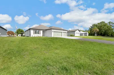9335 101st Avenue, Vero Beach – Single Family Residence for sale
