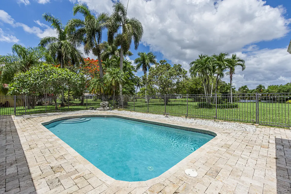 770-60 at 770 Ranch Road, Weston
