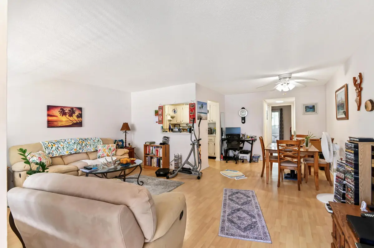 05 living room 01 at 75 Camden Drive C, West Palm Beach