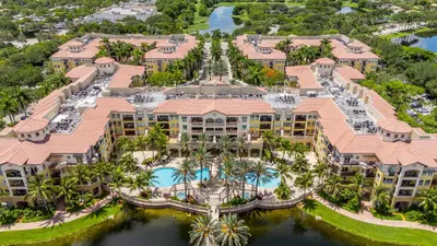 16102 Emerald Estates Drive 128, Weston – Condominium for sale