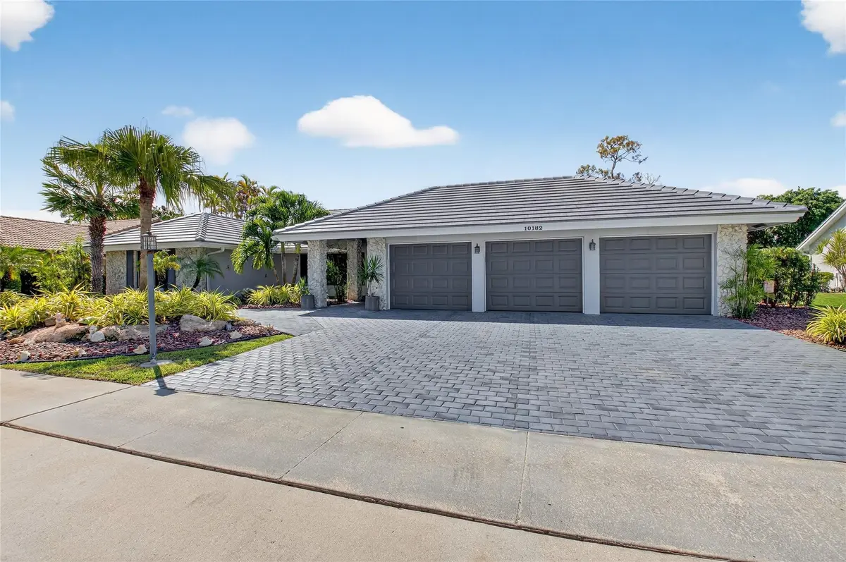 Photo 3 at 10182 Boca Woods Lane, Boca Raton