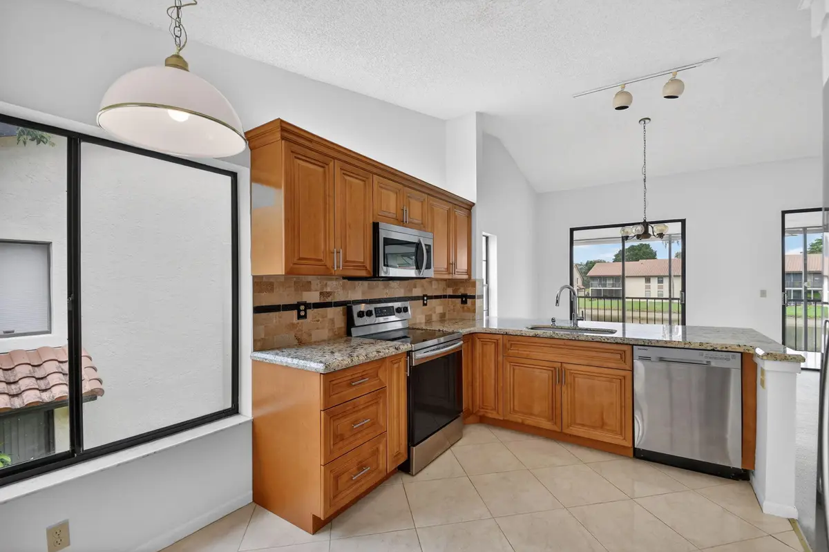 great kitchen at 10231 N Circle Lake Drive 201, Boynton Beach