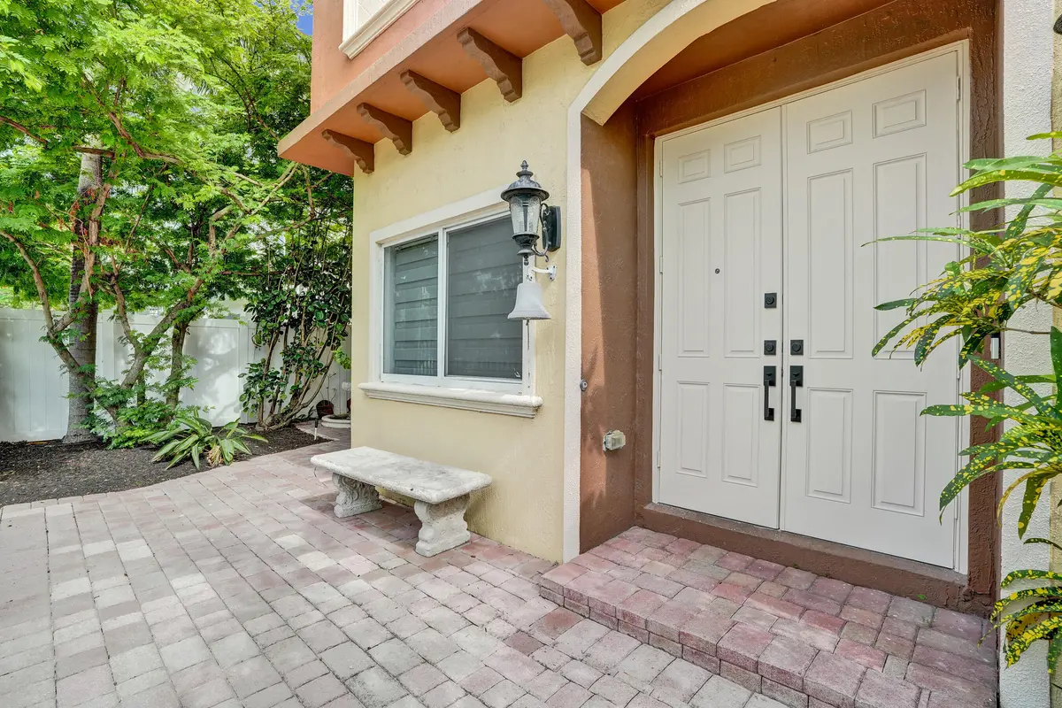 DSC00385 at 804 NE 7th Street, Fort Lauderdale