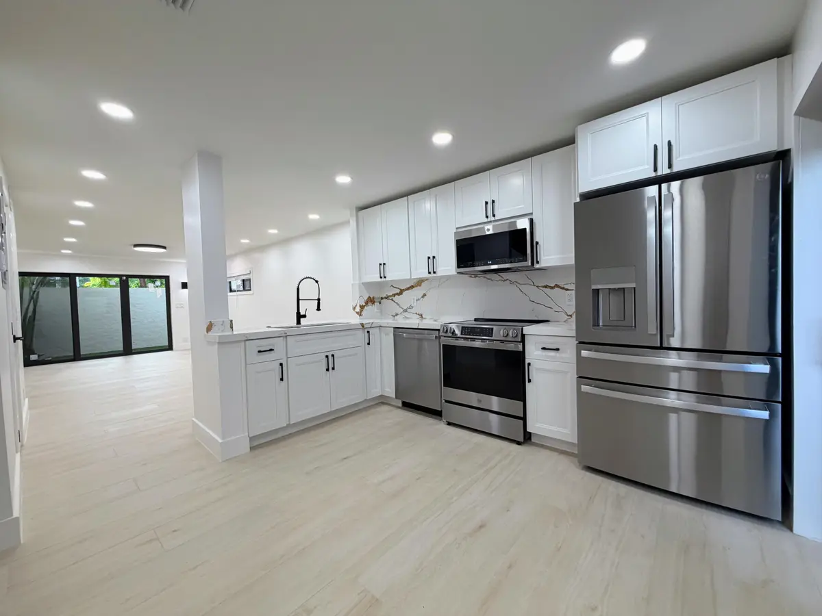 IMG_8990 at 575 NE 7th Avenue 4b, Fort Lauderdale