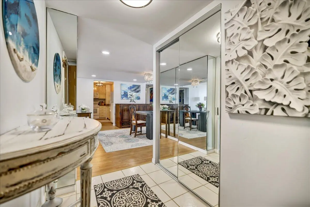 1608 Entry at 5600 N Flagler Drive Unit 1608, West Palm Beach