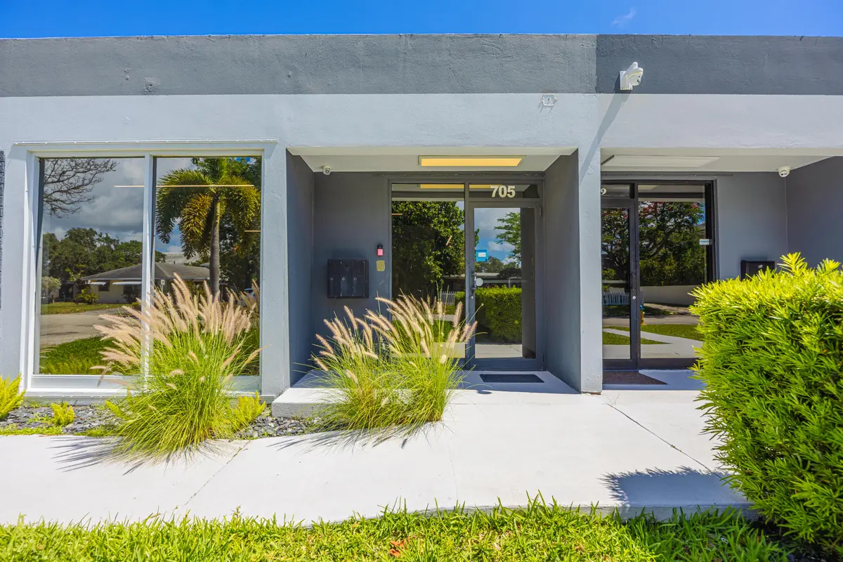 Separate Suite Own Entrance at 705 Bond Way, Delray Beach