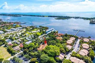 16 Via Lago, Boynton Beach – Villa for sale