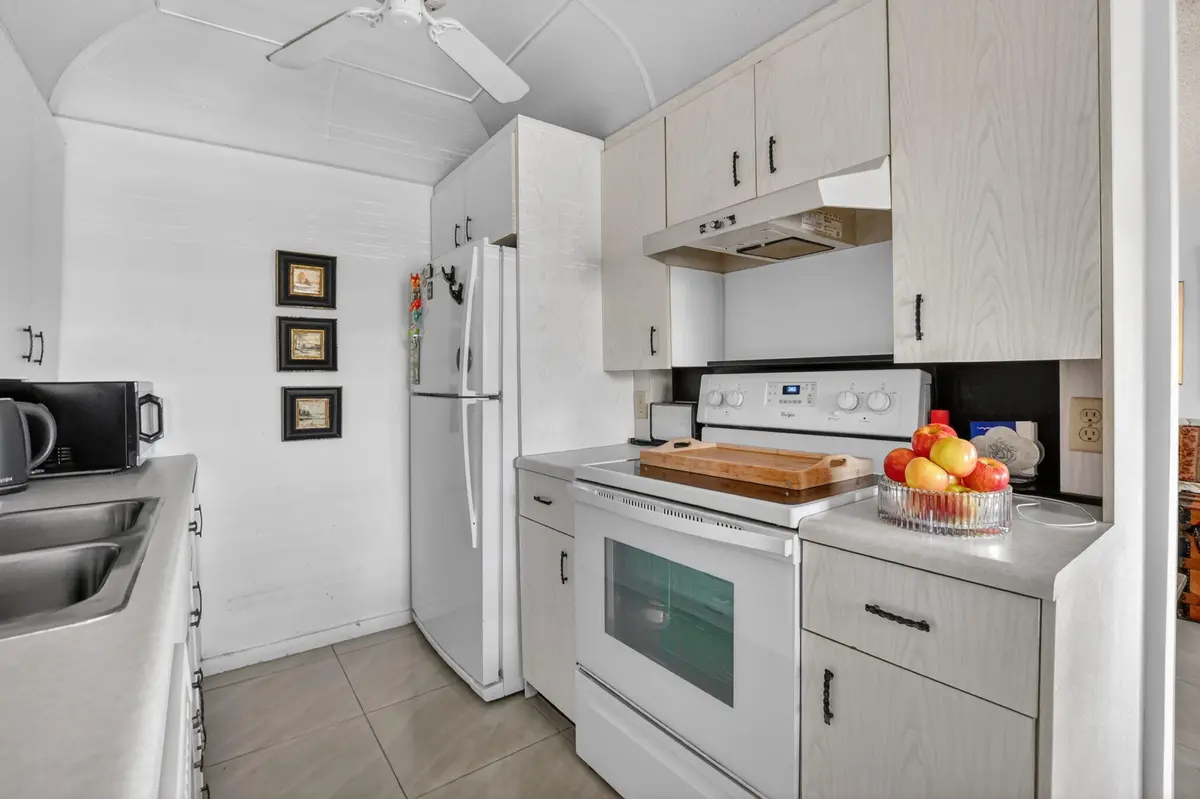 9-web-or-mls-DSC_7197 at 4024 Guildford 4024, Boca Raton