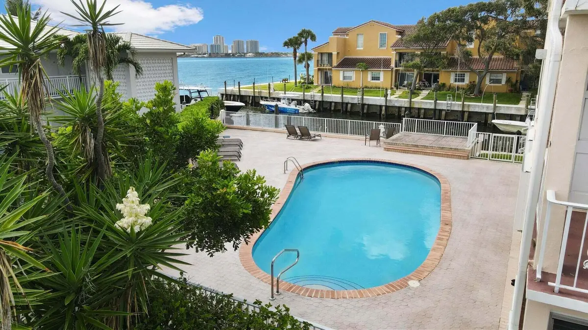 20211004124245514026000000-o at 120 Lehane Terrace 109, North Palm Beach