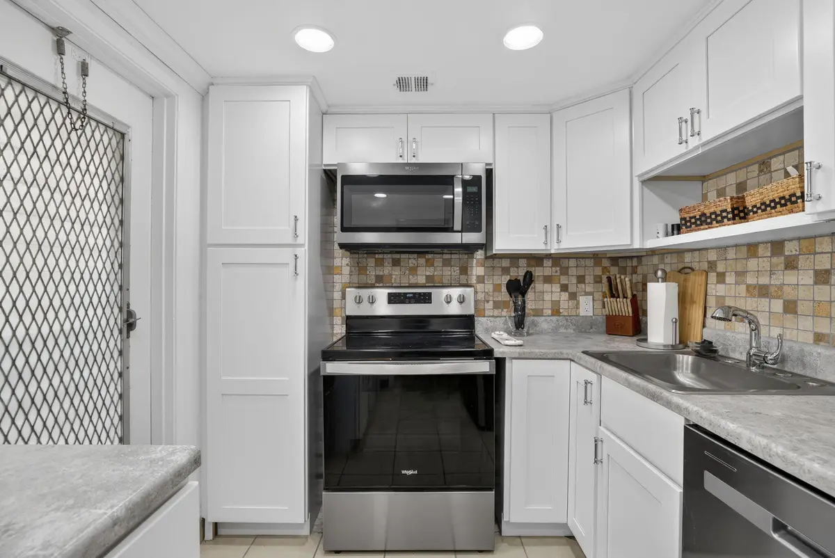 4-web-or-mls-8I8A2133 at 3150 N Palm Aire Drive 108, Pompano Beach