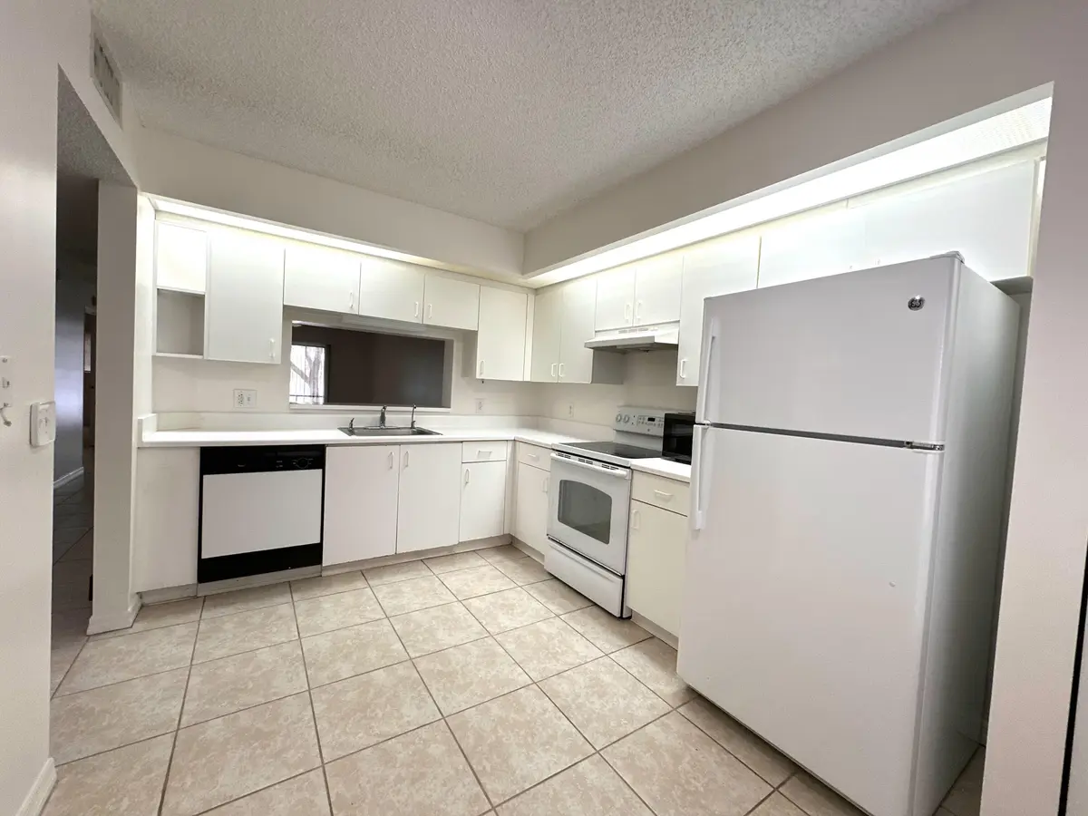 IMG_6629 at 1400 SW 137 Avenue 107f, Pembroke Pines