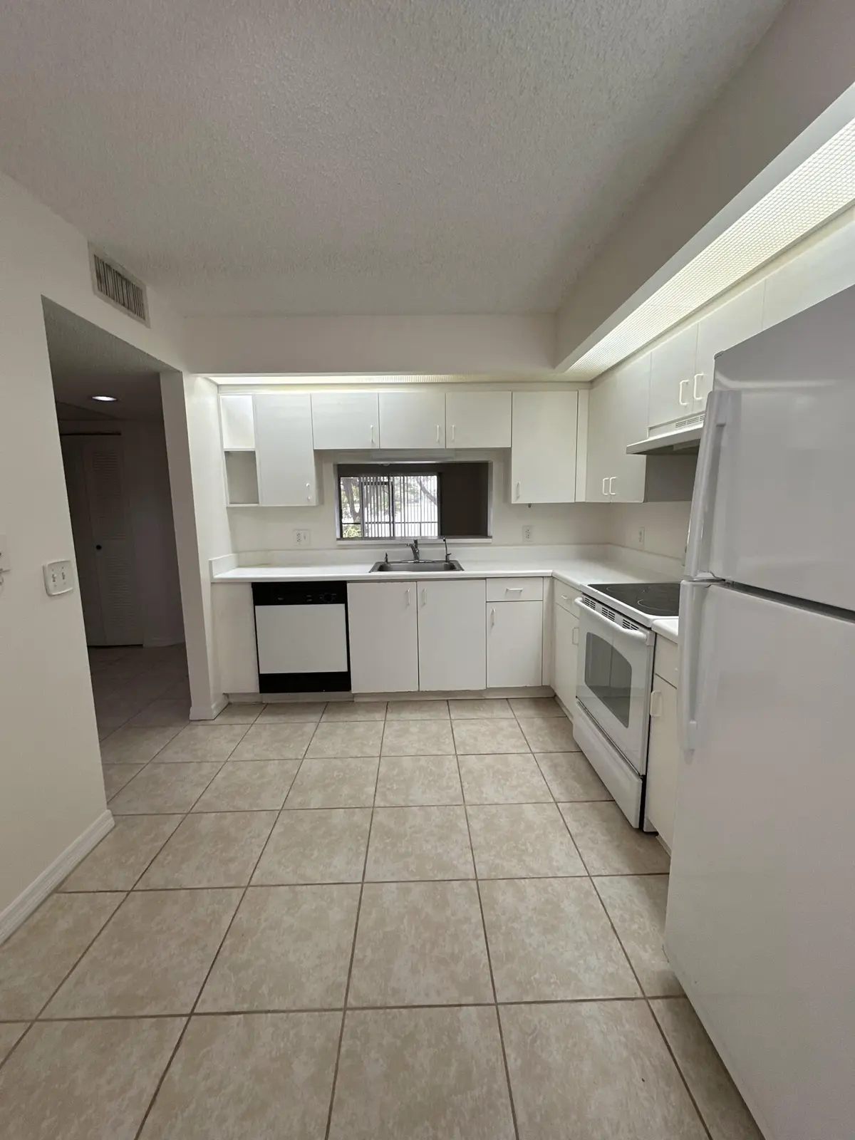 IMG_6630 at 1400 SW 137 Avenue 107f, Pembroke Pines