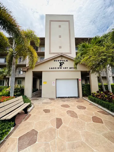 1400 SW 137 Avenue 107f, Pembroke Pines – sold