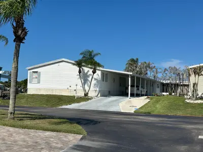555 Tropical Isles Circle, Fort Pierce – sold