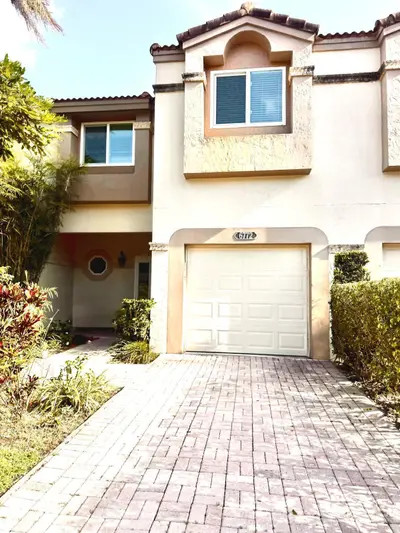 6772 Via Regina, Boca Raton – Townhouse for sale