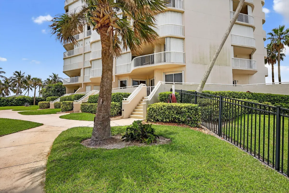 65-web-or-mls-5P1A9934 at 5051 N Highway A1a T-6, Hutchinson Island