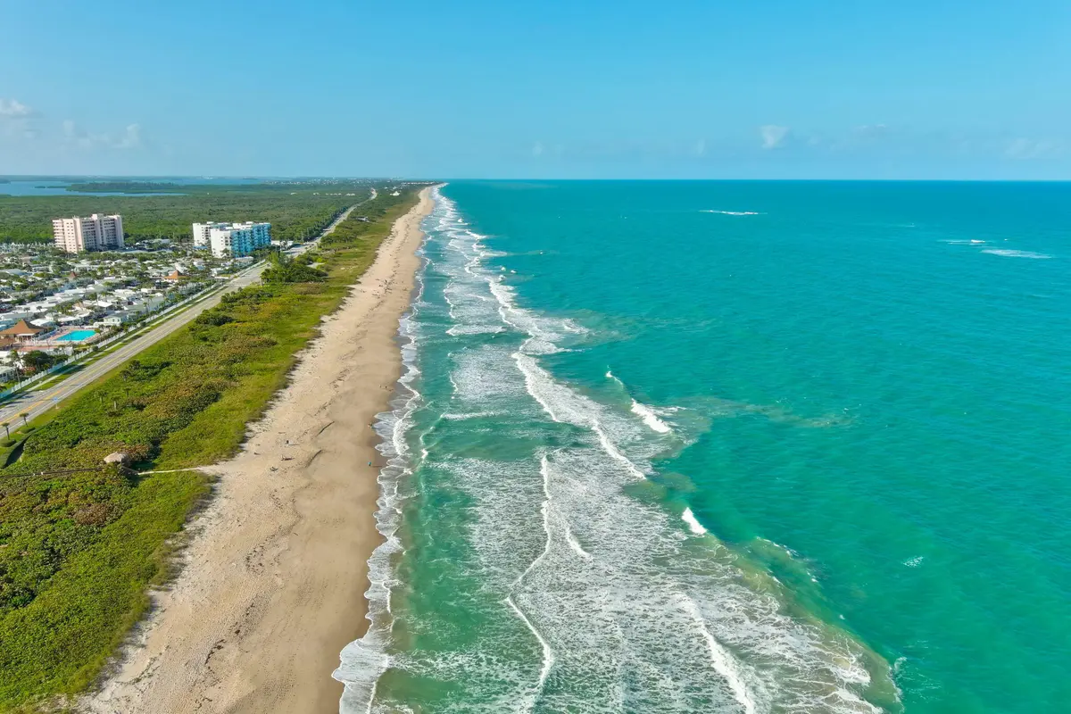 107-web-or-mls-28_max_0130_1_2_3_4 at 5051 N Highway A1a T-6, Hutchinson Island