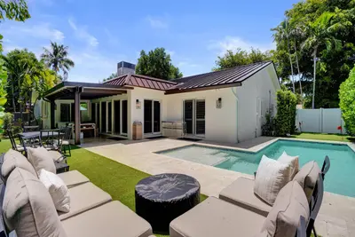 2749 NE 35th Drive, Fort Lauderdale – sold