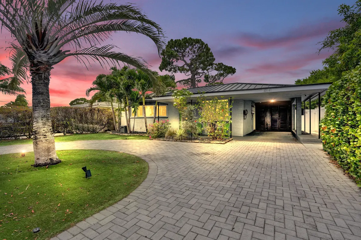 DSC755 at 4641 NE 6th Avenue, Oakland Park