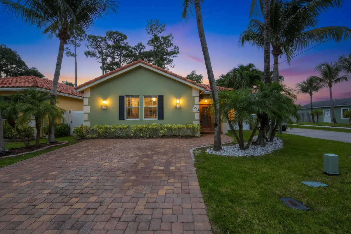 Front View at 3302 Elizabeth Place, Palm Springs