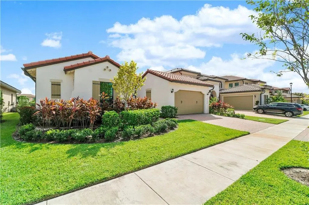 #4 Front Left at 12030 Lake Trail Lane, Parkland