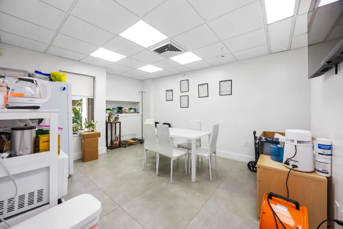7K3A2207 at 150 NW 70th Avenue 03, Plantation