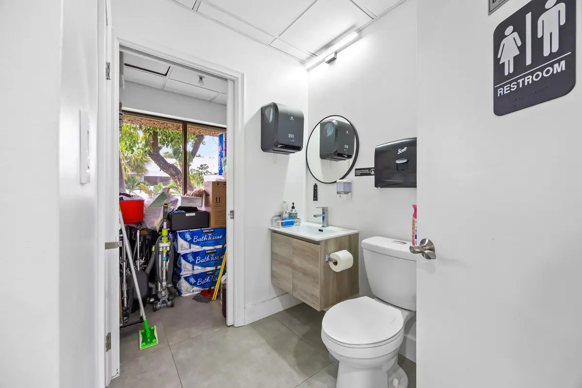 7K3A2205 at 150 NW 70th Avenue 03, Plantation