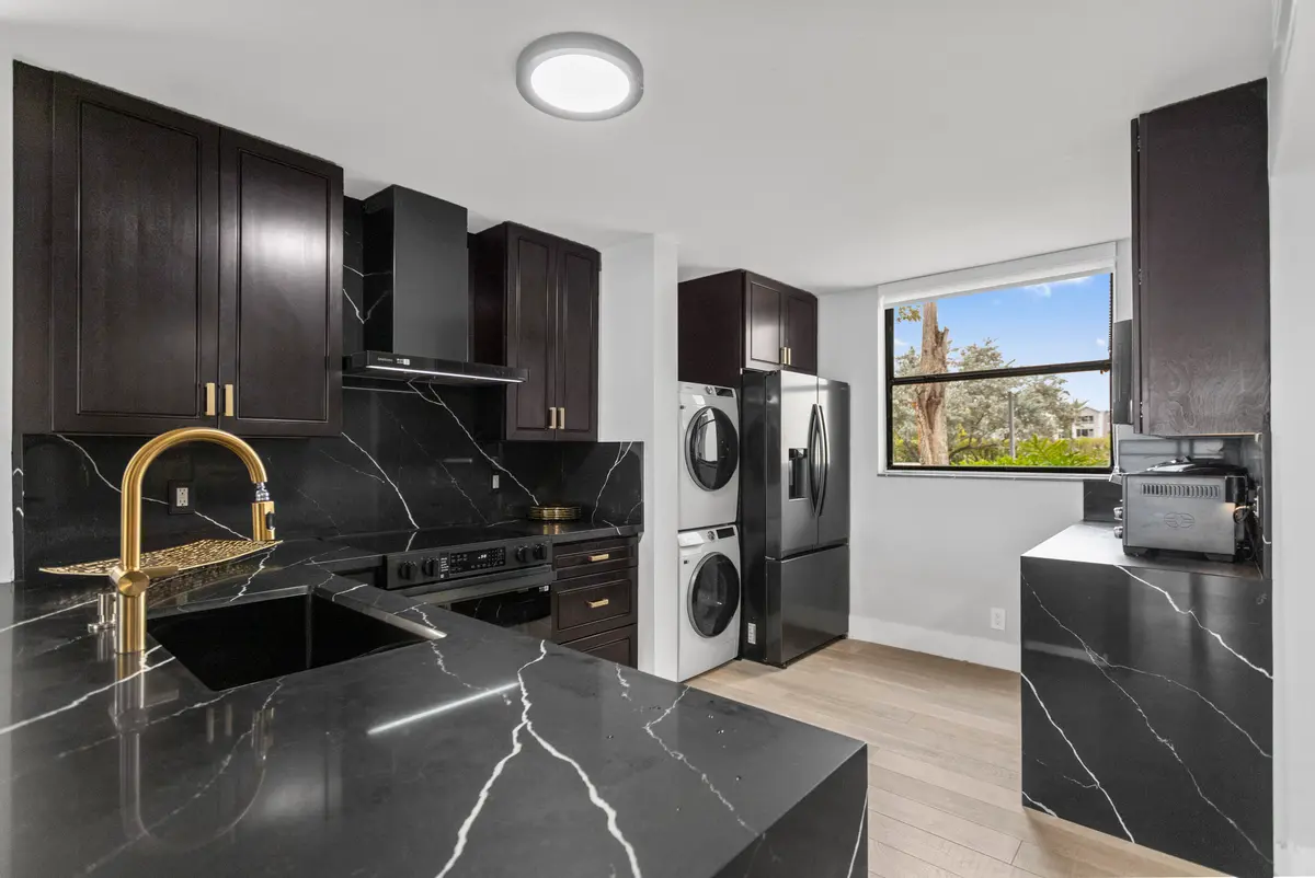 585A3470 at 118 Lake Emerald Drive 110, Oakland Park