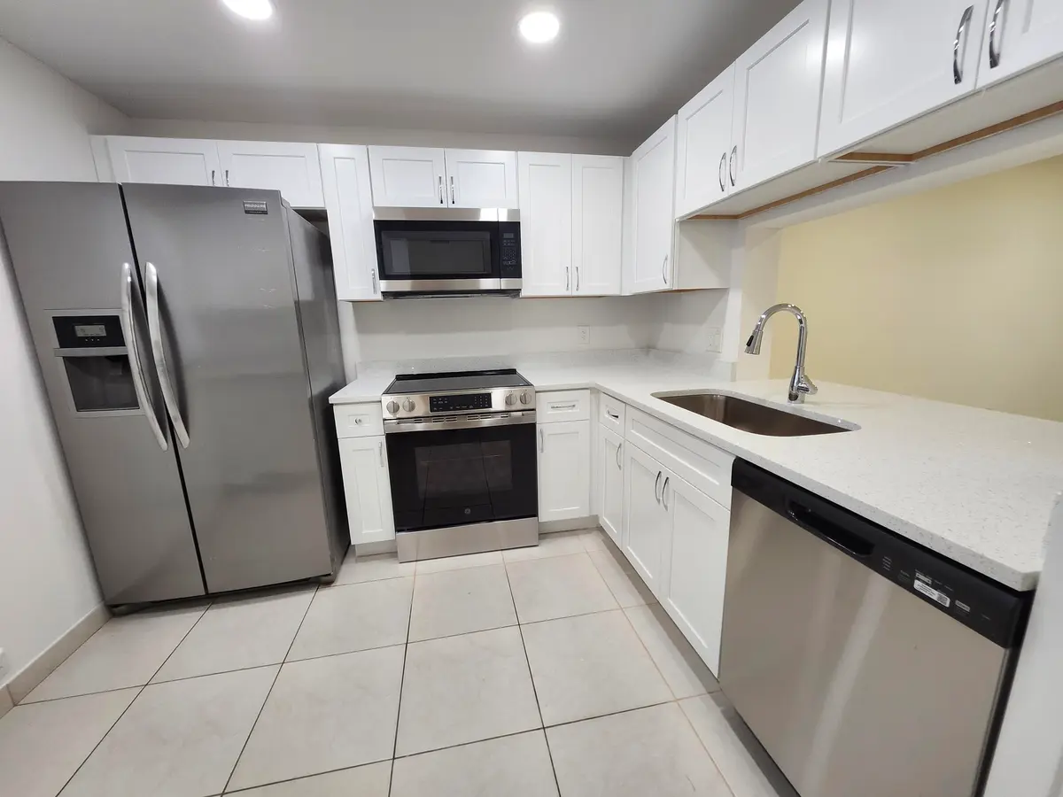 New Applicances at 330 NE 26th Avenue 202, Boynton Beach
