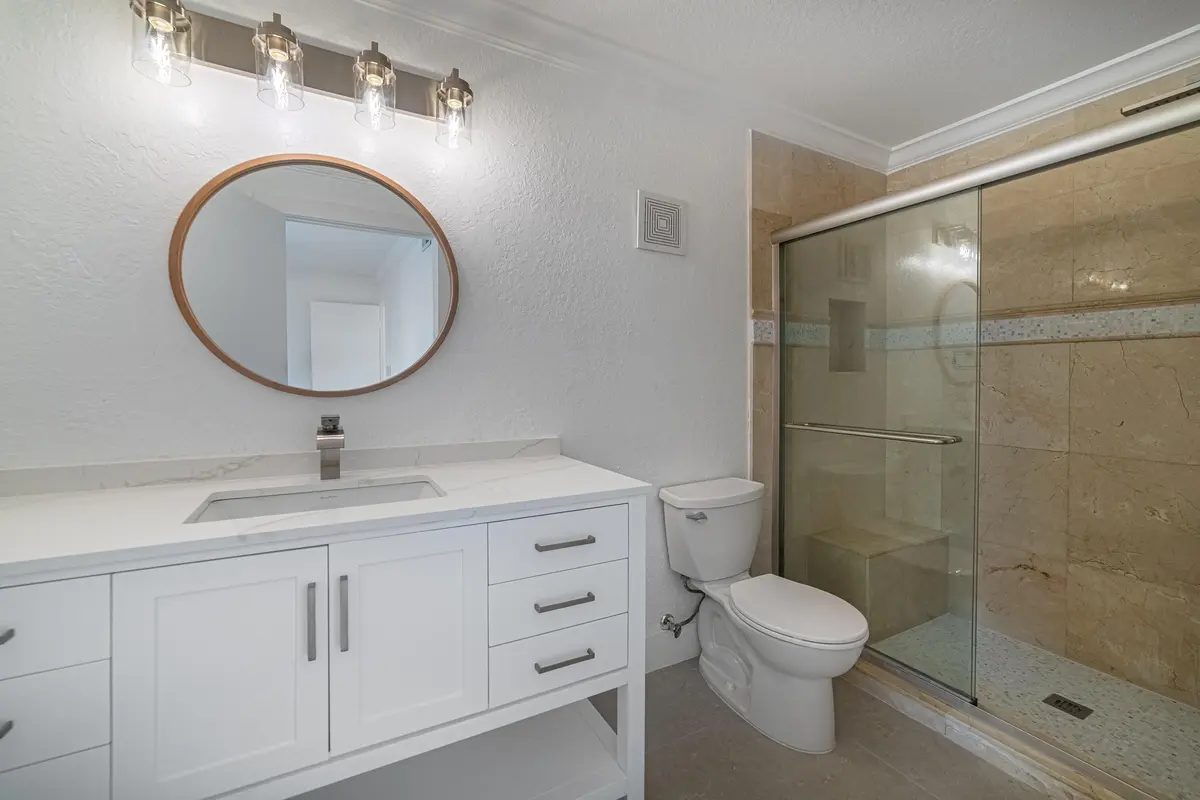 Master Bathroom at 815 W Boynton Beach Boulevard 12-106, Boynton Beach