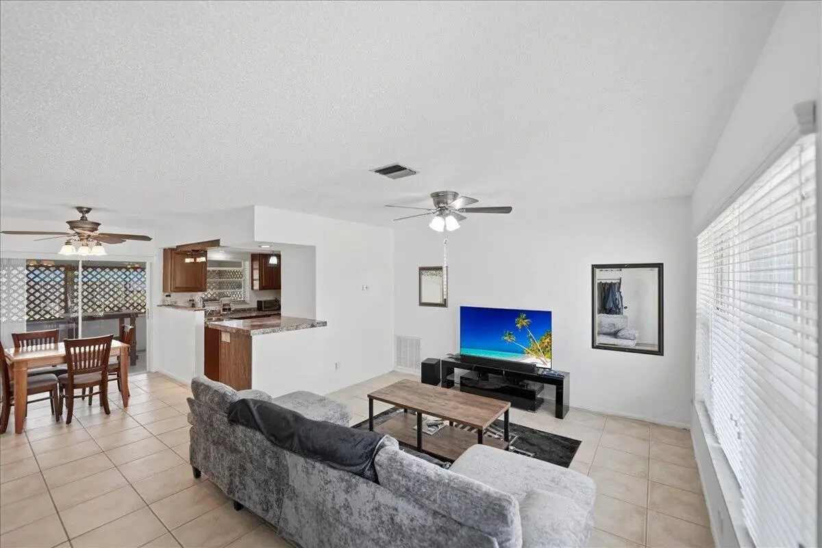 05-DSC7000 at 107 SE Selva Court, Port St. Lucie