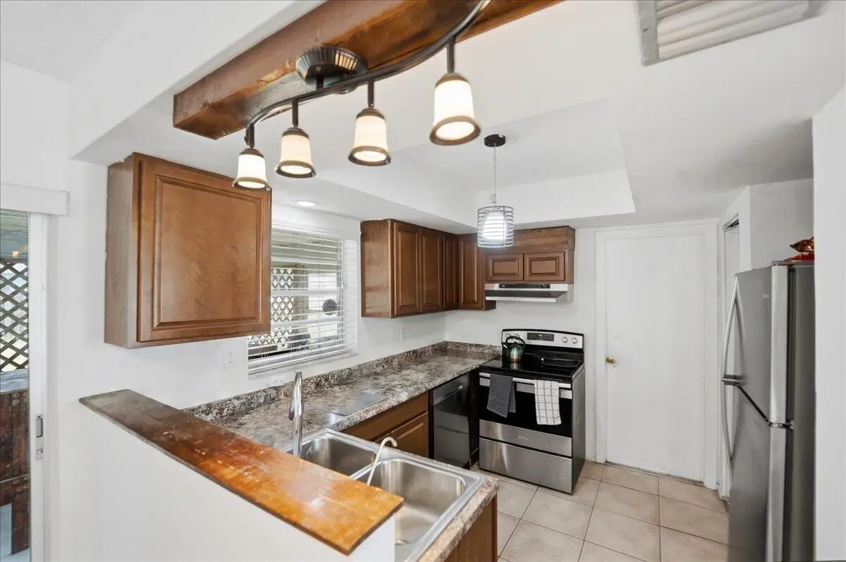 09-DSC7012_autoremove_39583549_f0803324 at 107 SE Selva Court, Port St. Lucie