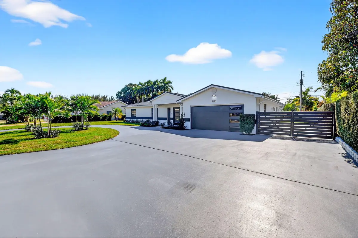 3-web-or-mls-DSC_8425 at 1410 N Beta Ct Court, Lake Clarke Shores