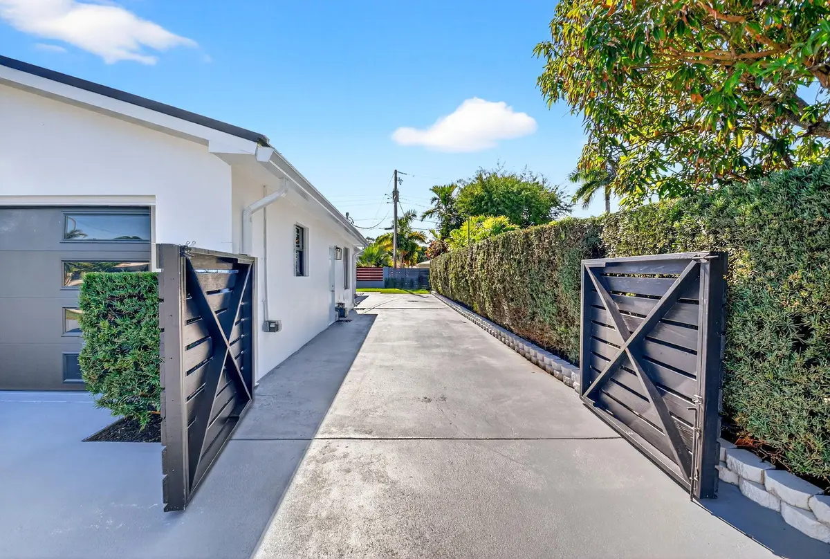 5-web-or-mls-DSC_8411 at 1410 N Beta Ct Court, Lake Clarke Shores