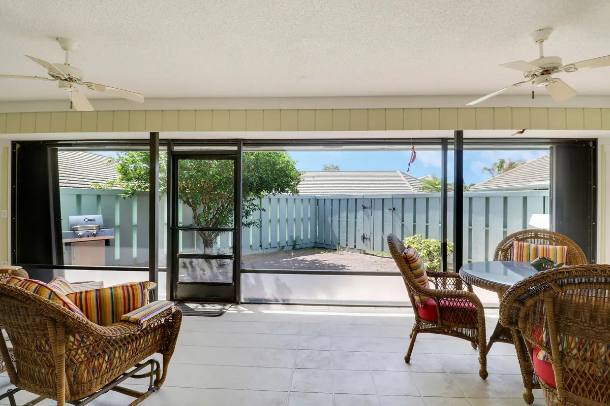 Screened Lanai at 1127 E Seminole Avenue 15b, Jupiter