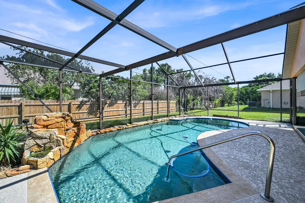Z63_0926Screened in pool area at 650 Helicon Terrace, Sebastian