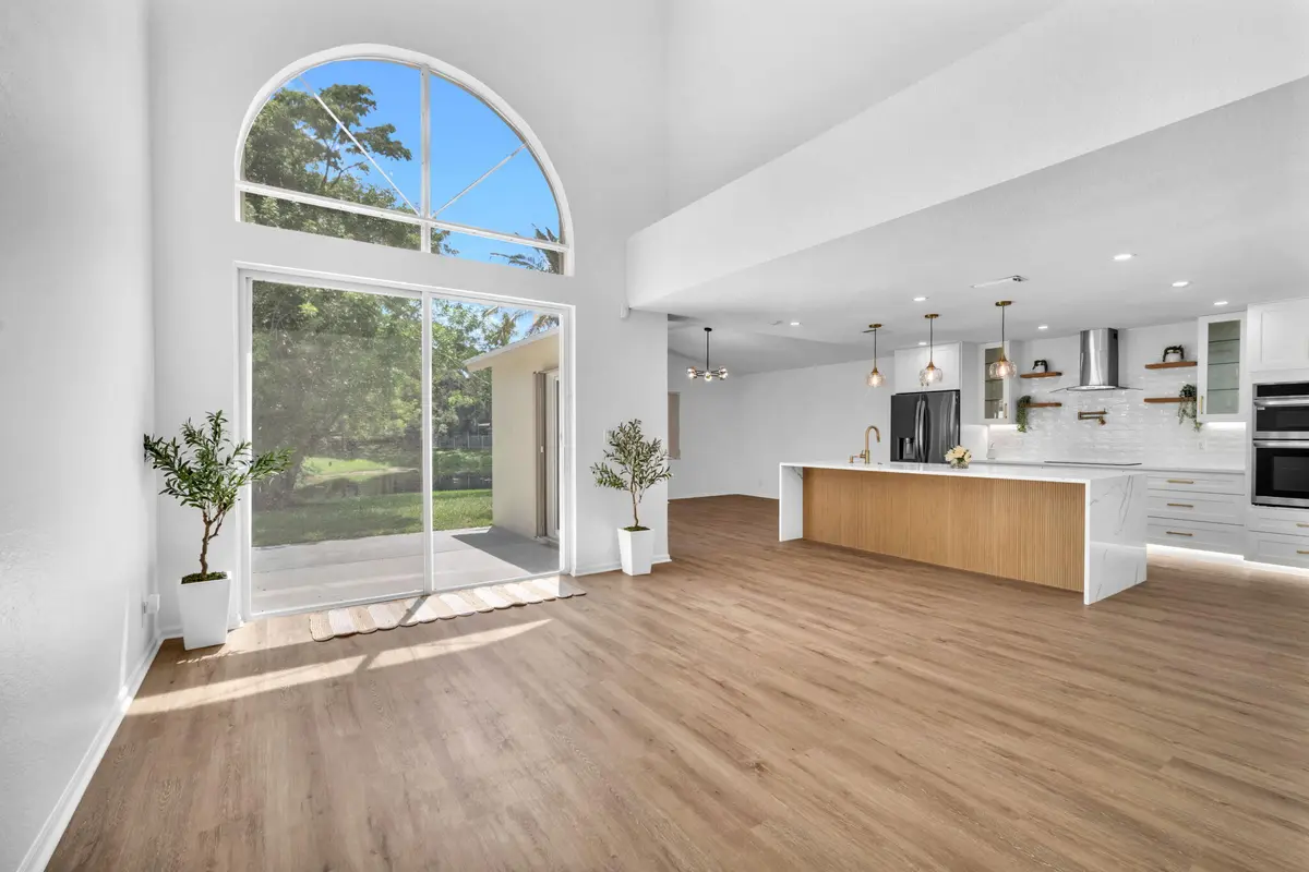 . at 6511 Pelican Terrace, Coconut Creek