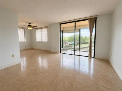 1000 Colony Point Circle 315, Pembroke Pines – Condominium for sale