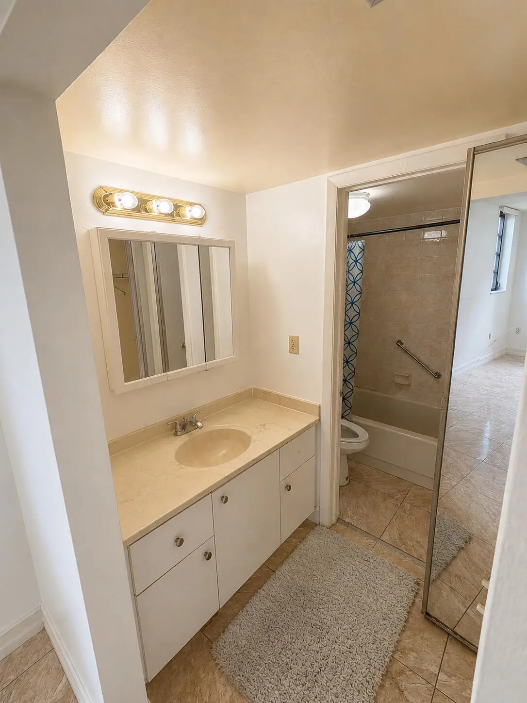 1245DDBC-B78B-4F1B-AFEC-4C083179A84B at 1000 Colony Point Circle 315, Pembroke Pines