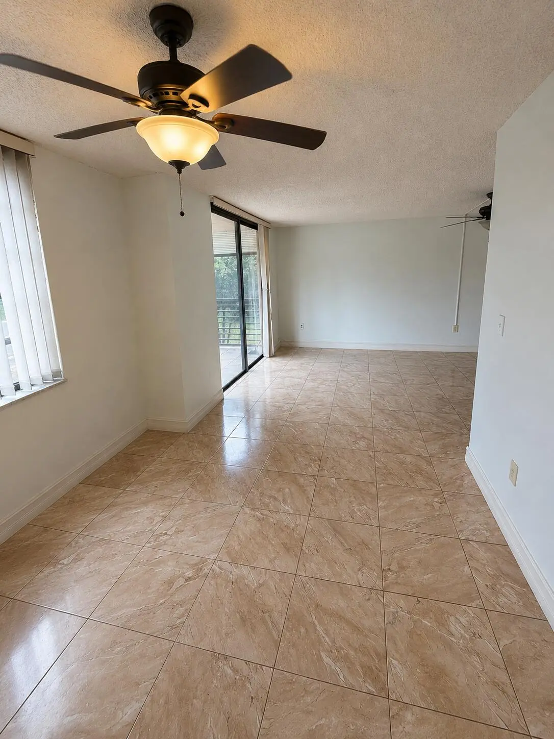 F400E9F8-18C7-4909-BCA7-377EFE10DAC3 at 1000 Colony Point Circle 315, Pembroke Pines