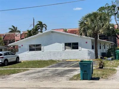 5631 NW 15th Street, Lauderhill – Triplex for sale